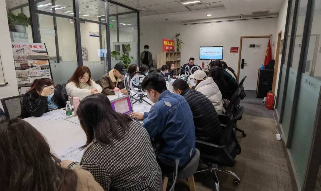 网络营销培训 以互联网营销思维激发轨道资源创新活力 四川省广告协会开展互联网营销师培训